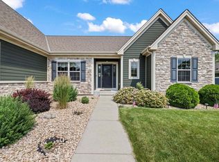 1528 Mohican Trl, Waukesha, WI 53189