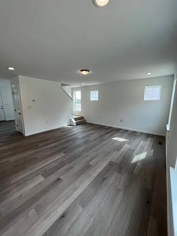 33 Long Bend Dr — Photo 3