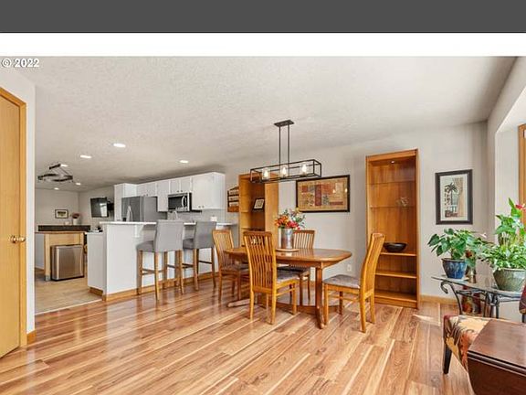 2nd image of 607 SE 69th Ct