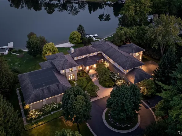 4969 Elmgate Dr, Orchard Lake, MI 48324