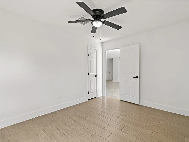 10319 Sand Pass Ln — Photo 8