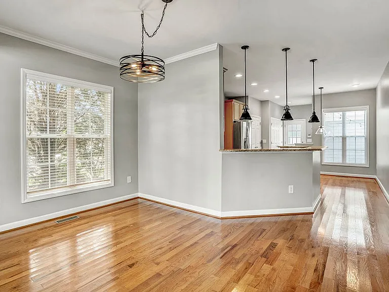 606 Center St — Photo 14