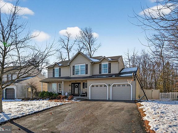 2nd image of 207 Woodbridge Ln