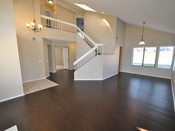 4th image of 39891 Pearl Dr