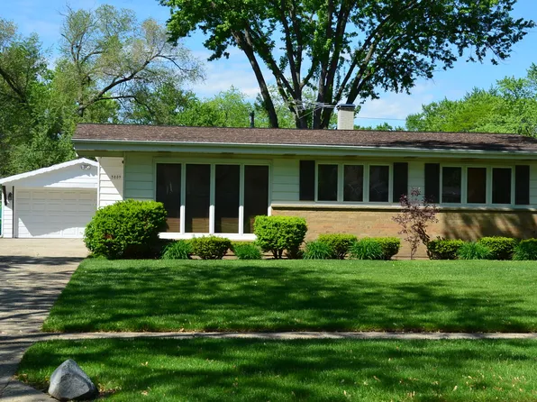 3805 Wren Ln, Rolling Meadows, IL 60008