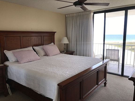 3rd image of 260 Seaview Ct APT 1203