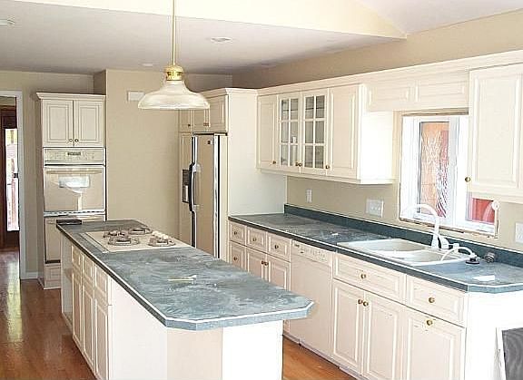 5th image of 1925 Edinbrook Ct N