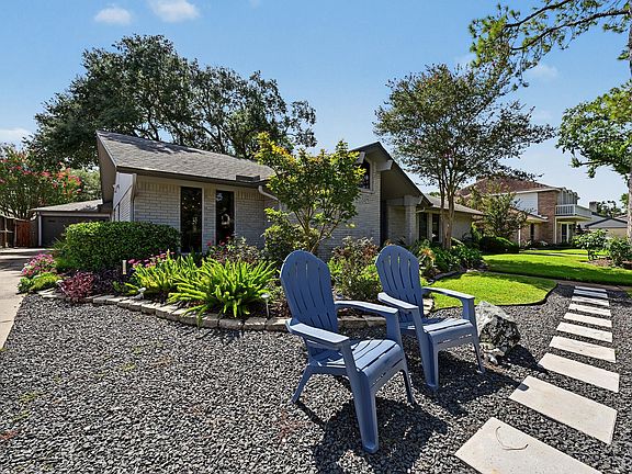 3rd image of 2750 Fontana Dr