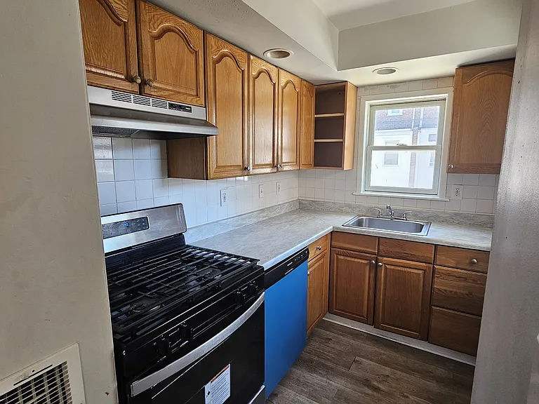 7028 Aberdeen Rd — Photo 6