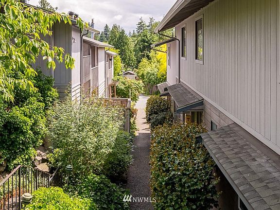 4th image of 19228 15th Ave NE APT A4