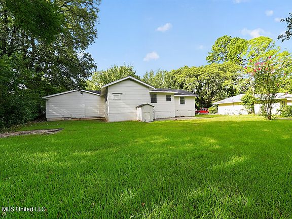 2nd image of 428 Northside Cir