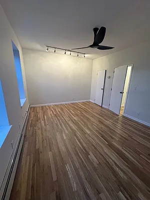 Rented by Perry Associates NYC Inc | media 25