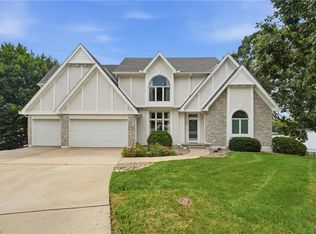 332 NE Warrington Ct, Lees Summit, MO 64064