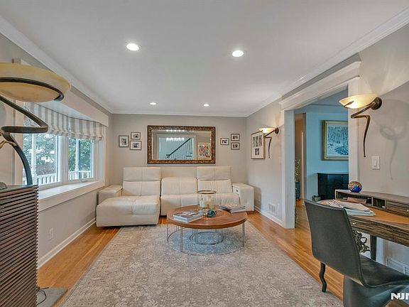 5th image of 111 Crain Rd