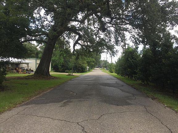 5th image of 601 Pine Dr