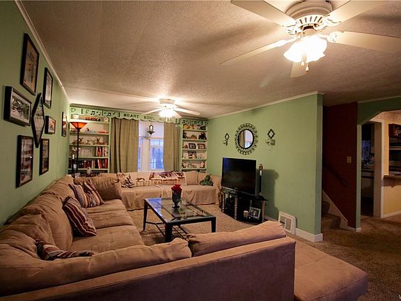 3rd image of 263 E Grand Blvd