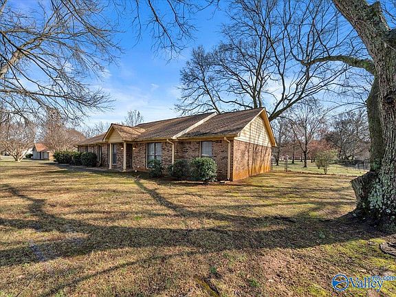 3rd image of 1231 Hughes Rd