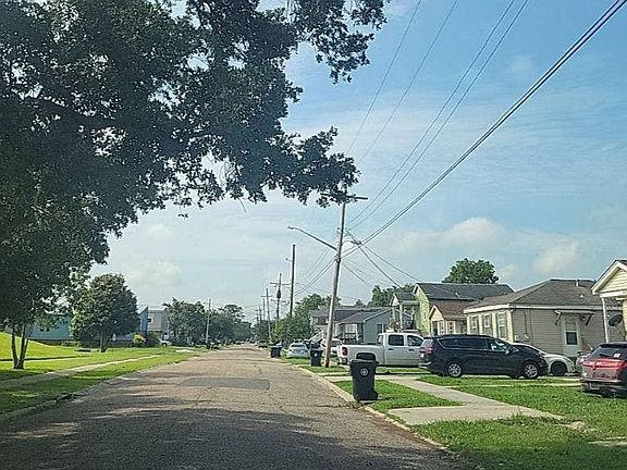 3rd image of 6061 Wingate Dr