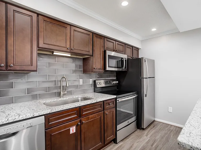 Dunwoody Ridge — Photo 20