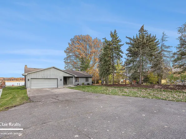 2516 River Rd, Marysville, MI 48040