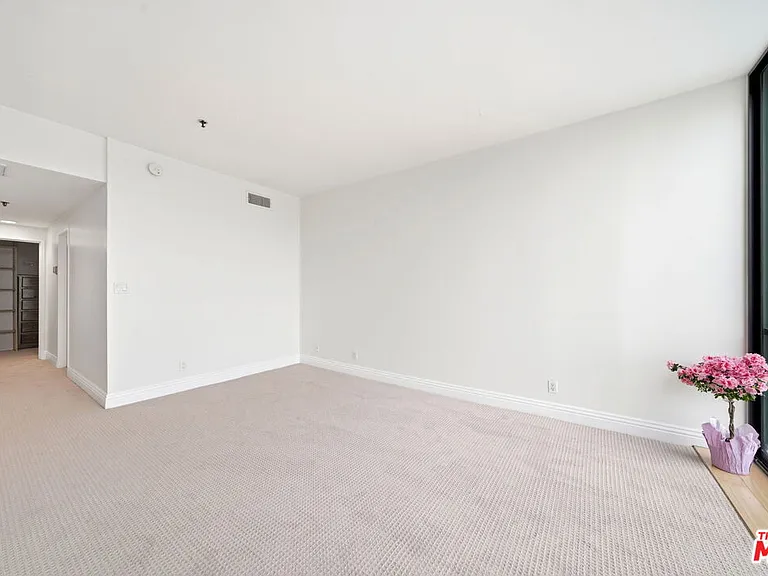 10660 Wilshire Blvd #805 — Photo 46