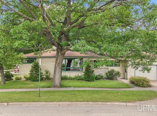 1302 Minneapolis Ave, Gladstone, MI 49837