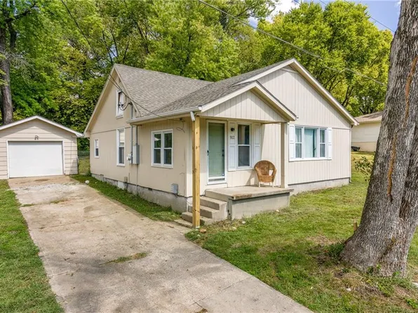 912 W Lexington St, Richmond, MO 64085