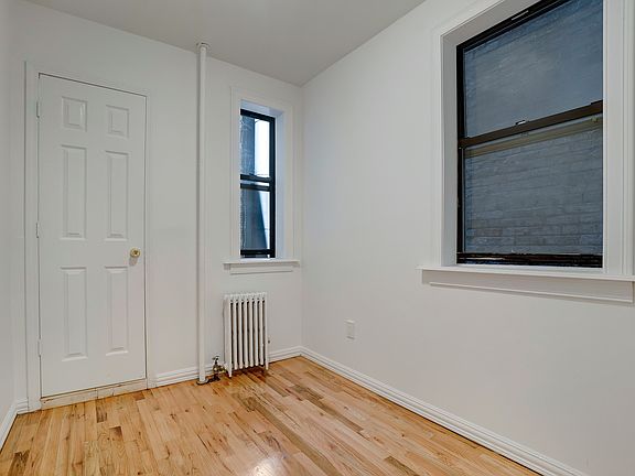4th image of 209 E 10th St APT 8