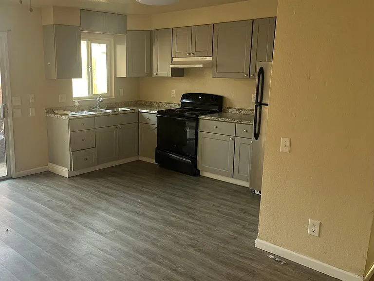 1235 Carver Rd #A — Photo 2