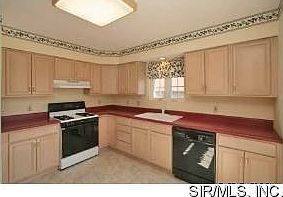 3rd image of 9 Berry Patch Ln