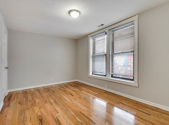 4th image of 2606 W Le Moyne St