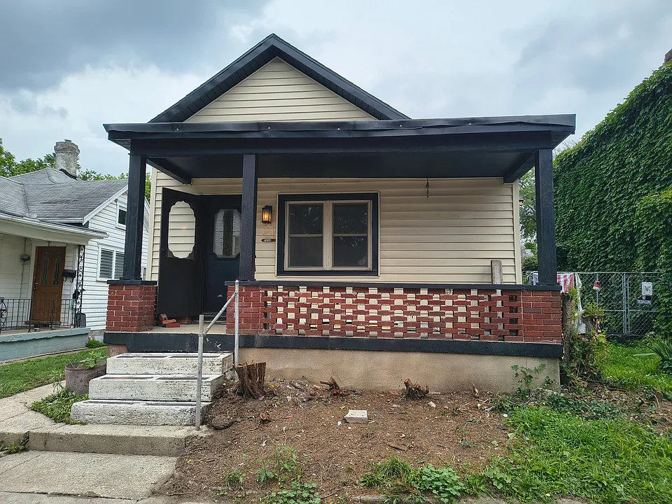 120 S Hedges St