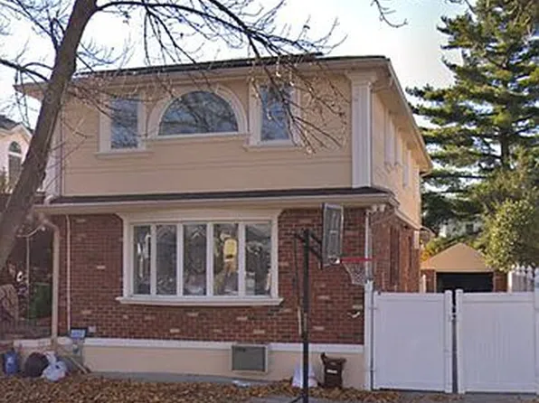 7518 172nd St, Flushing, NY 11366