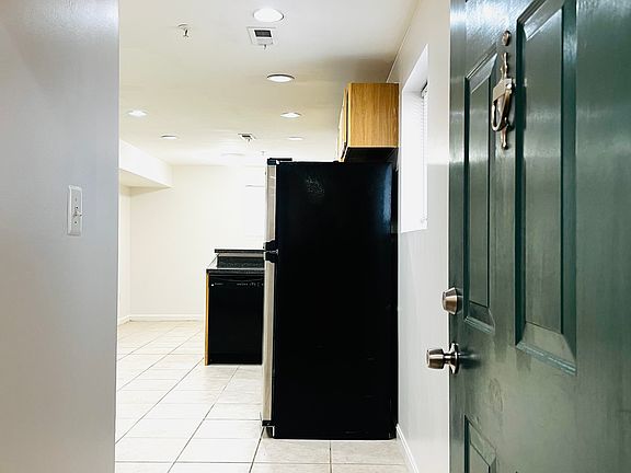 3rd image of 732 Park Rd NW APT B-4