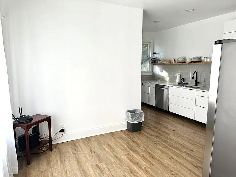 705 Bedford Ave — Photo 9