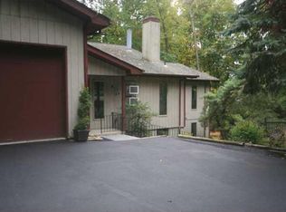 712 N Liberty Dr, Tomkins Cove, NY 10986