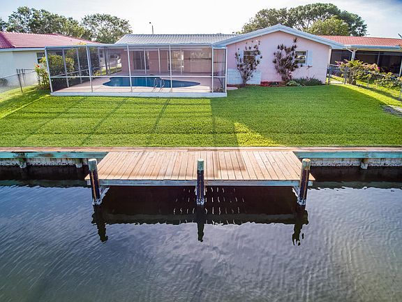 3rd image of 23 Yacht Haven Dr