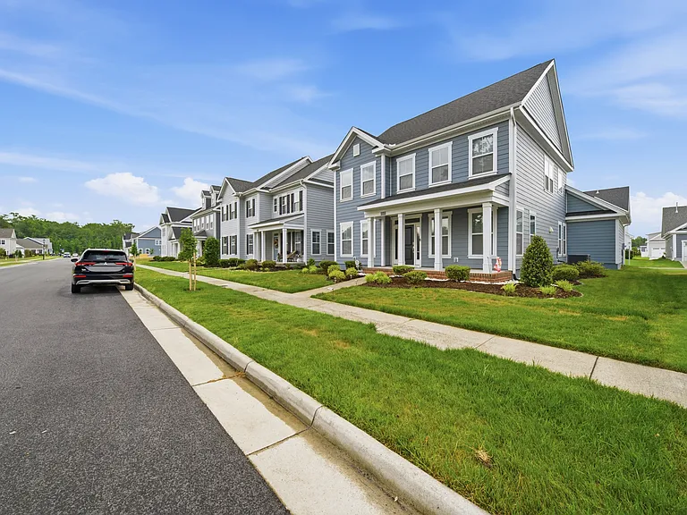 5049 Duxbury Rd — Photo 4