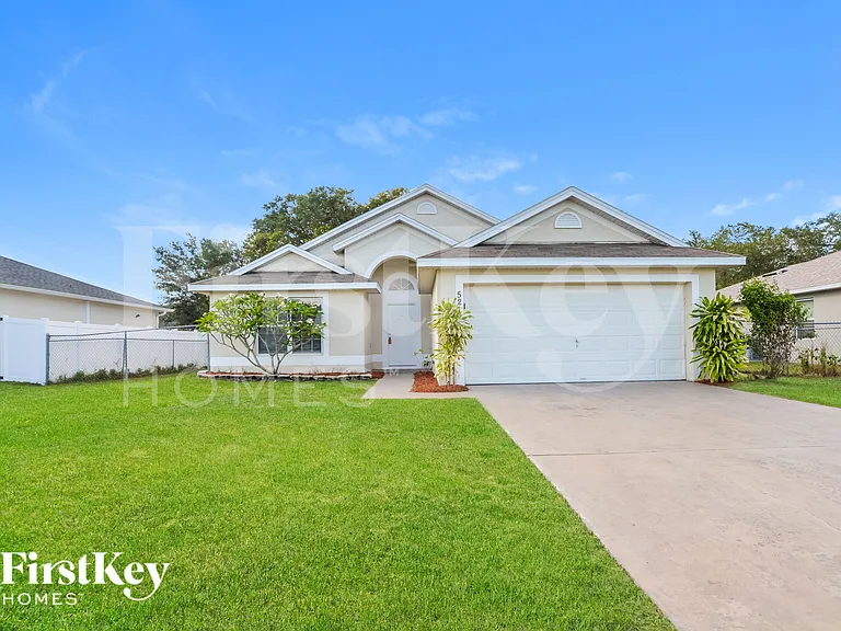 521 Finch Ln — Photo 1