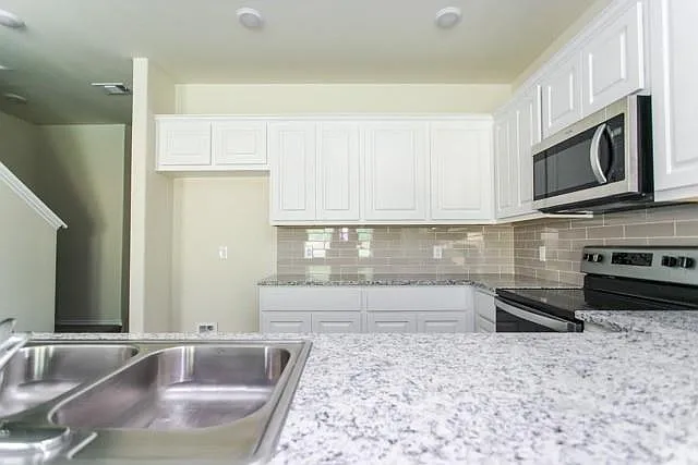 690 Union St #2 — Photo 5