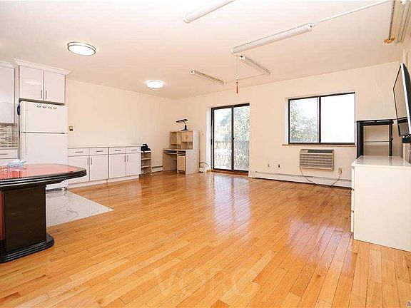 5th image of 147-45 Barclay Ave #5B