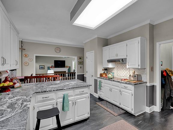 4th image of 232 Bent Oak Way