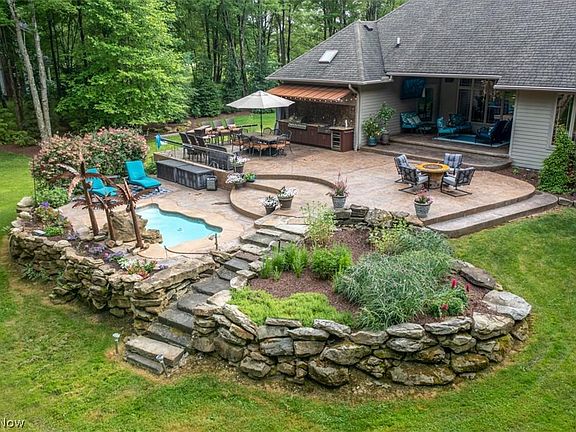 3rd image of 5560 Oak Hill Dr