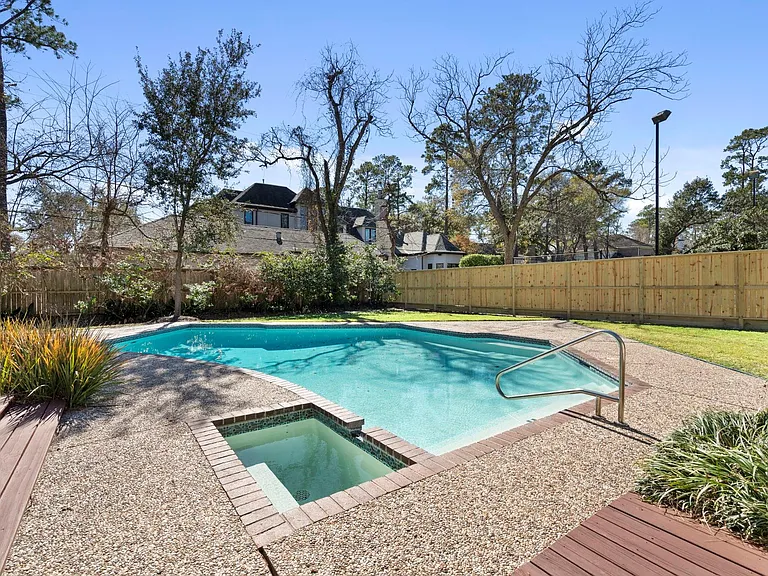 365 Piney Point Rd — Photo 35