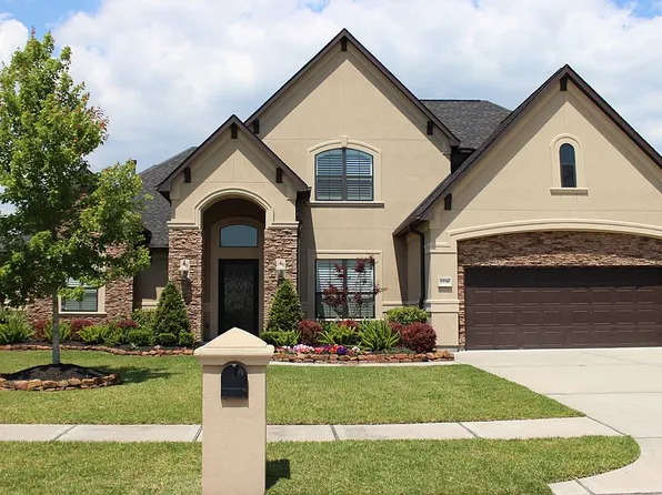 1736 Round Rock St, Friendswood, TX 77546