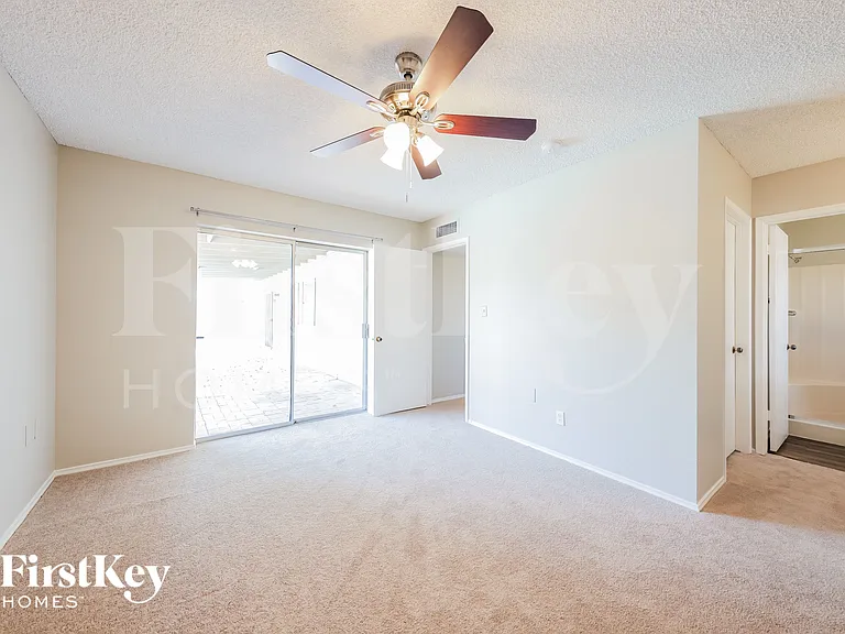 5240 W Hatcher Rd — Photo 9