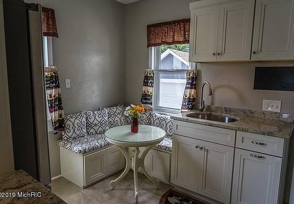 4th image of 1020 Grant Ave