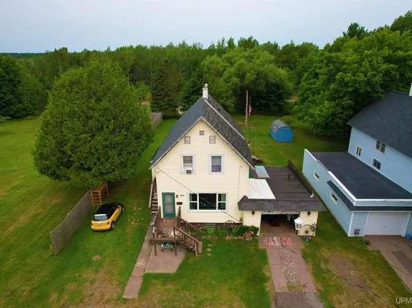 56195 Calumet Ave, Calumet, MI 49913