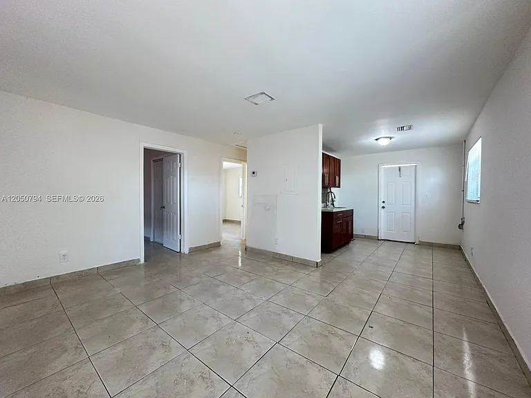 623 NW 9th Ave #3 — Photo 6