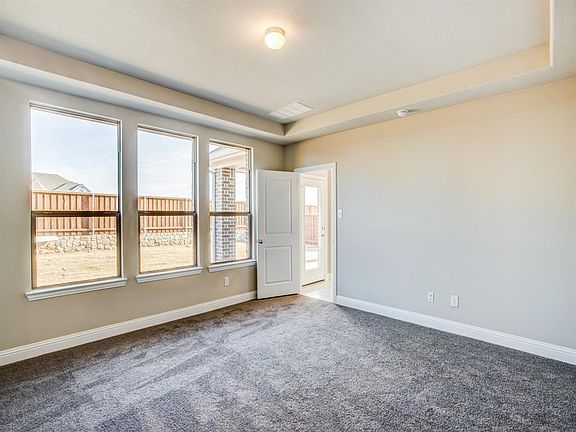 5th image of 5913 Bellflower Dr